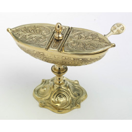 Gold-colored brass boat, 12 cm (4.7 inches) high.