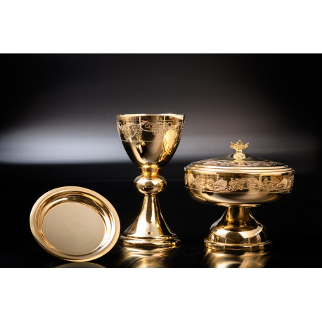 Set of chalice + ciborium + paten (A)